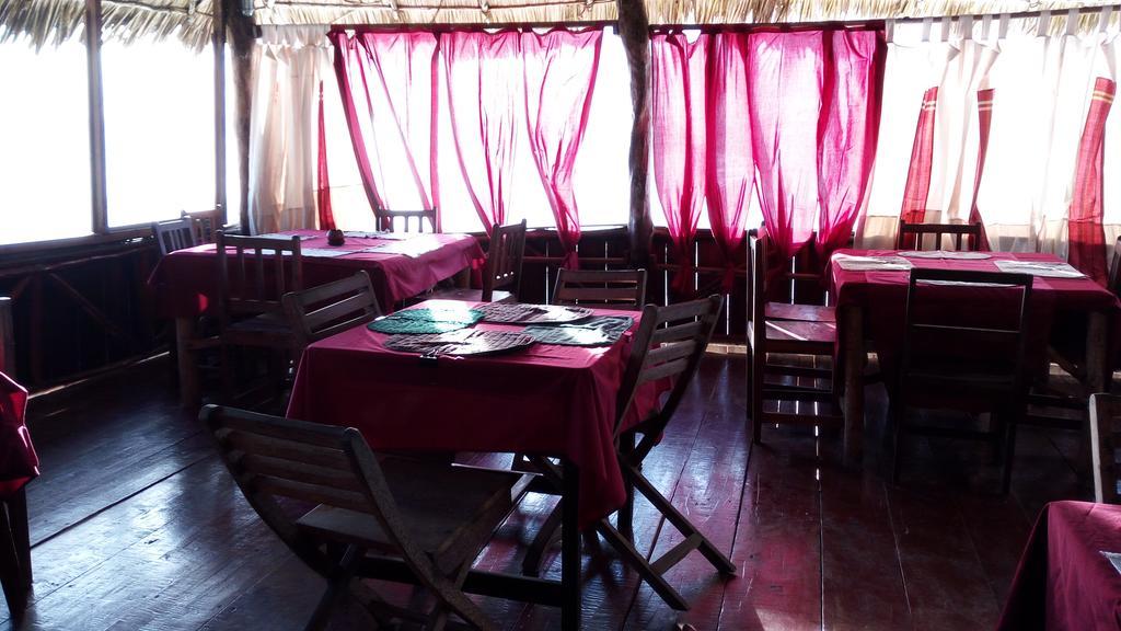 Twisted Palms Lodge & Restaurant Bwejuu Esterno foto