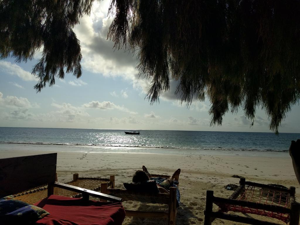 Twisted Palms Lodge & Restaurant Bwejuu Esterno foto