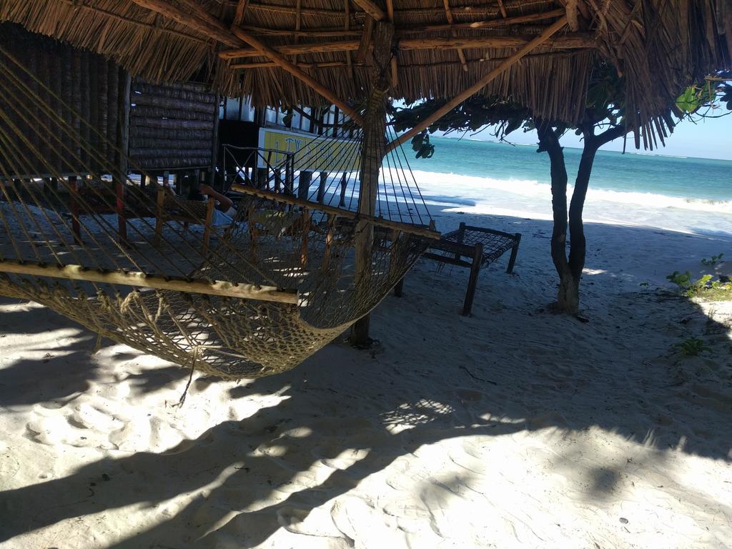 Twisted Palms Lodge & Restaurant Bwejuu Esterno foto
