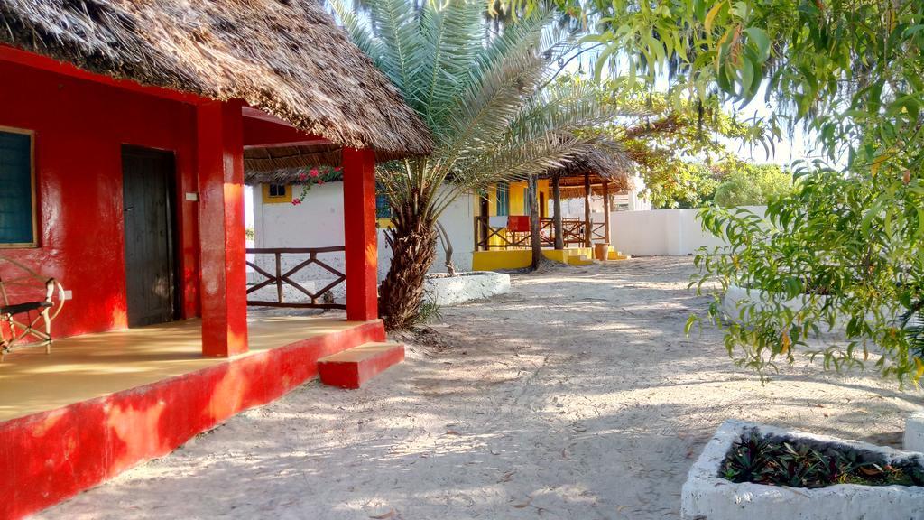 Twisted Palms Lodge & Restaurant Bwejuu Esterno foto