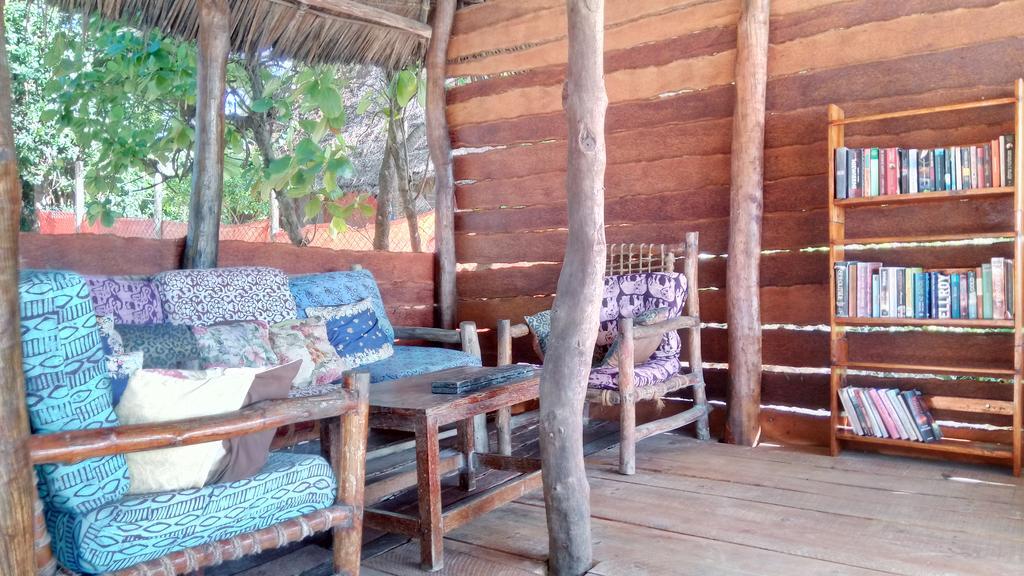Twisted Palms Lodge & Restaurant Bwejuu Esterno foto